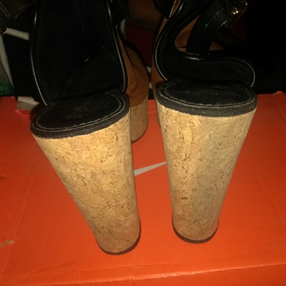 Woman shoes - Picture 2 of 5